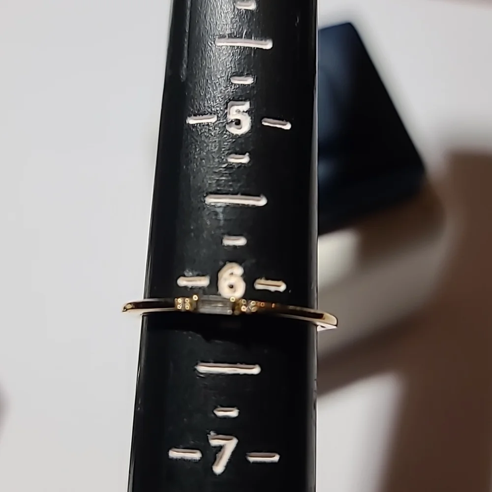 14KT yellow gold and diamond ring - Picture 7 of 7